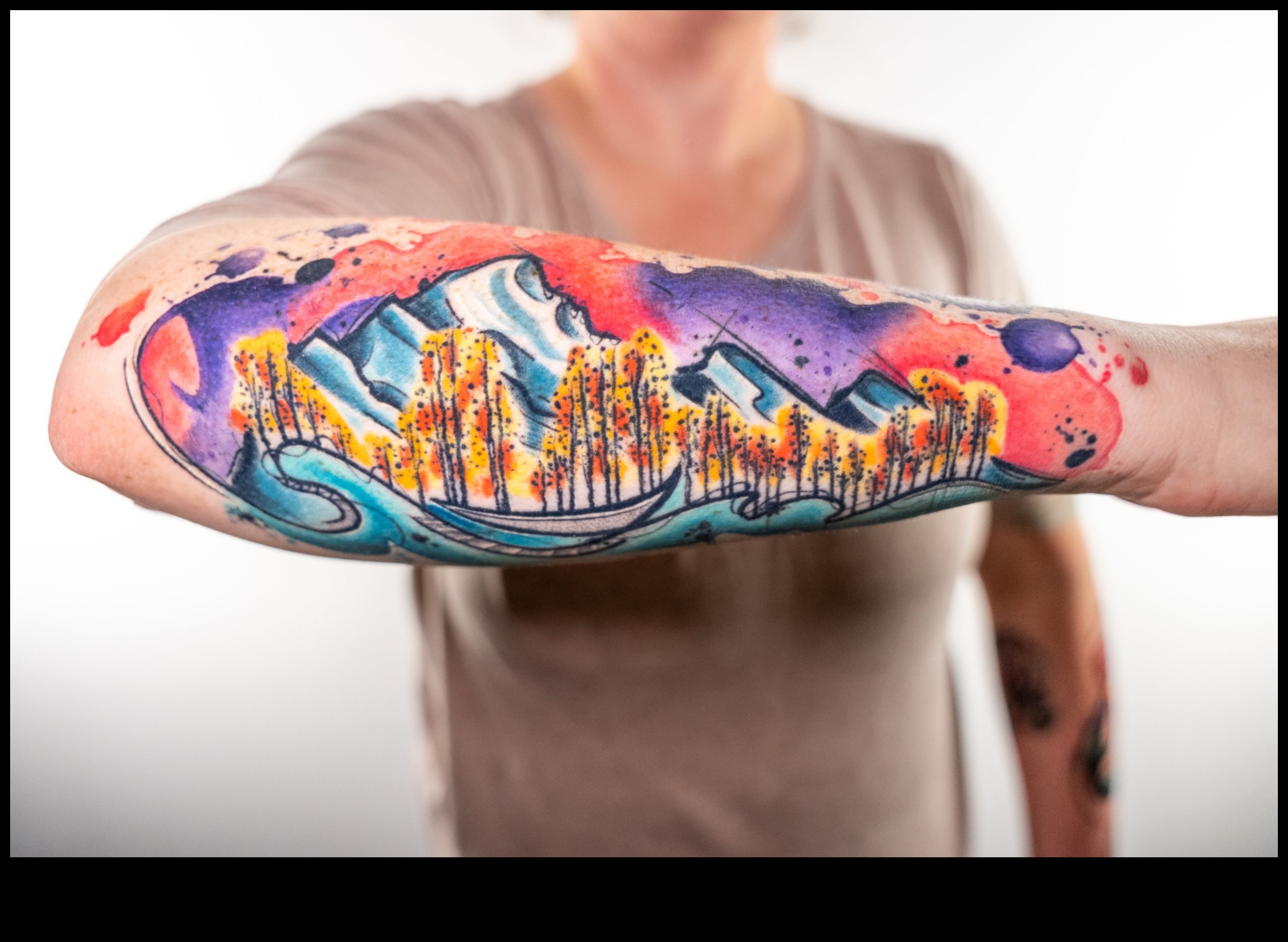 Stila spožums: akvareļu tetovējumi unikālam izskatam