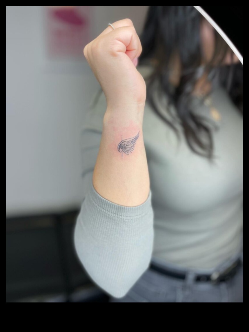 Čukstoši tintes plaukstas tetovējumi, kas stāsta jūsu stāstu 3 Whispering Ink: personīgi stāsti, kas veidoti valdzinošos plaukstu locītavas tetovējumos