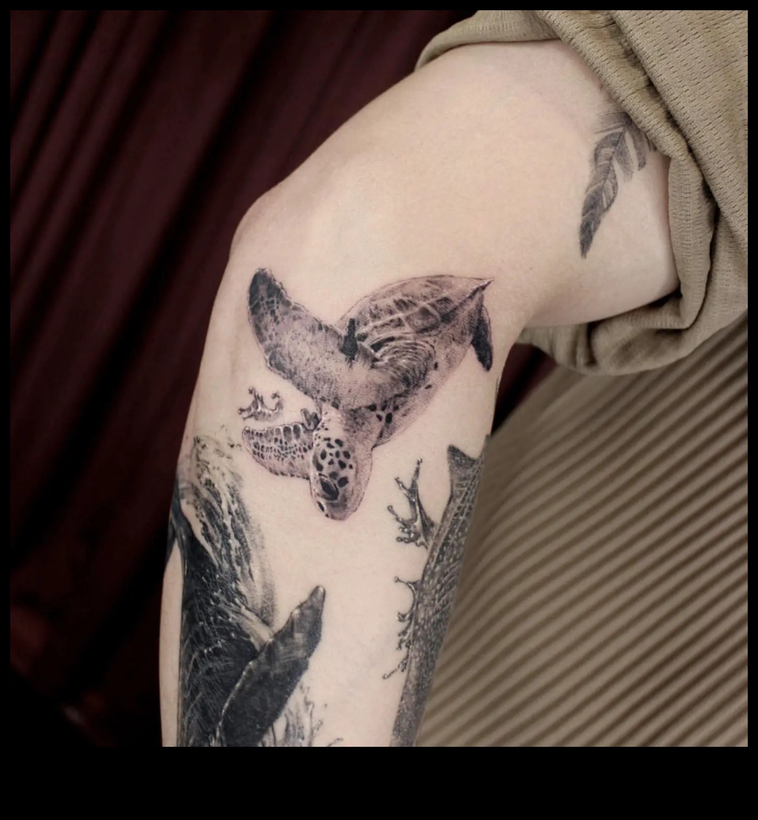 Spuras un spalvas: iedziļinieties ūdensdzīvnieku tetovējumu hronikās