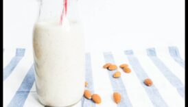 Rīta prieks: sāciet savu dienu ar mandeļu piena barojošo spēku