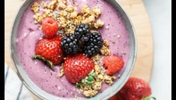 Smūtiju bļodas diviem: dalieties zaļajā labestībā ar mīļoto